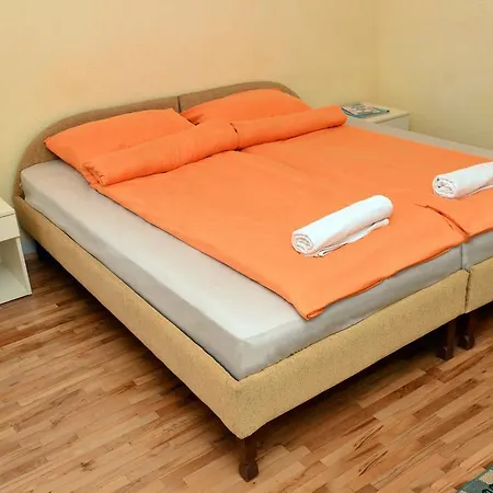 فندق مبيت وإفطار Saray 2*