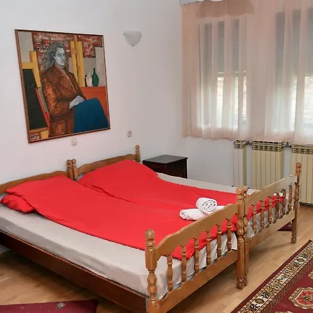 فندق مبيت وإفطار Saray